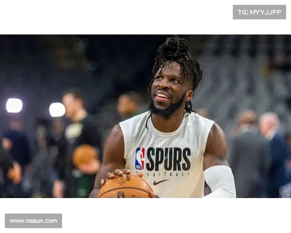 前NBA球员卡罗尔加盟骑士教练组,成为阿特金森团队新成员 前NBA球员卡罗尔加盟骑士教练组,成为阿特金森团队新成员